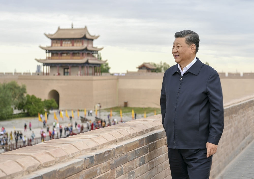 2019年8月20日上午，習(xí)近平總書記來到嘉峪關(guān)關(guān)城，登上城樓察看關(guān)城整體面貌，聽取河西走廊長城、關(guān)隘歷史文化情況介紹。新華社記者 謝環(huán)馳 攝