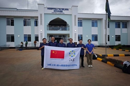 中國(guó)援桑給巴爾醫(yī)療隊(duì)在基文吉區(qū)醫(yī)院開(kāi)展相關(guān)活動(dòng)。中國(guó)援桑醫(yī)療隊(duì)供圖