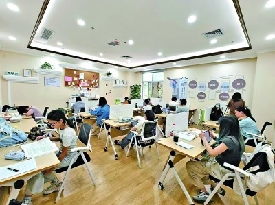 廣東深圳市龍崗區(qū)黨群服務(wù)中心開設(shè)的共享自習(xí)室一景。受訪者供圖