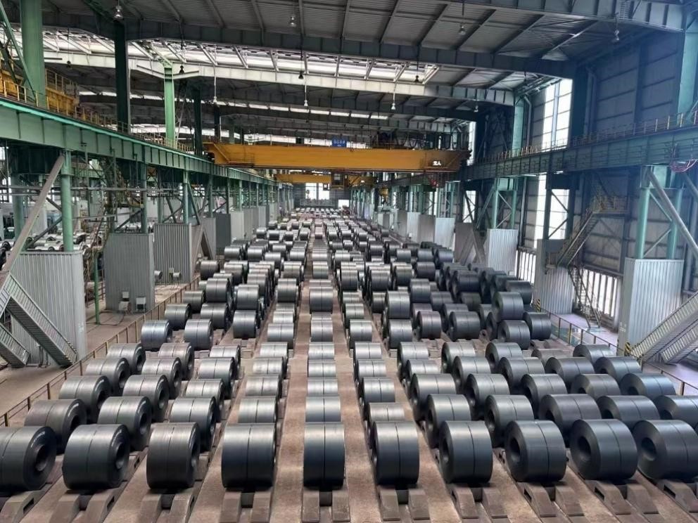 某鋼鐵工廠的自動(dòng)生產(chǎn)線。人民網(wǎng)記者 王紹紹攝