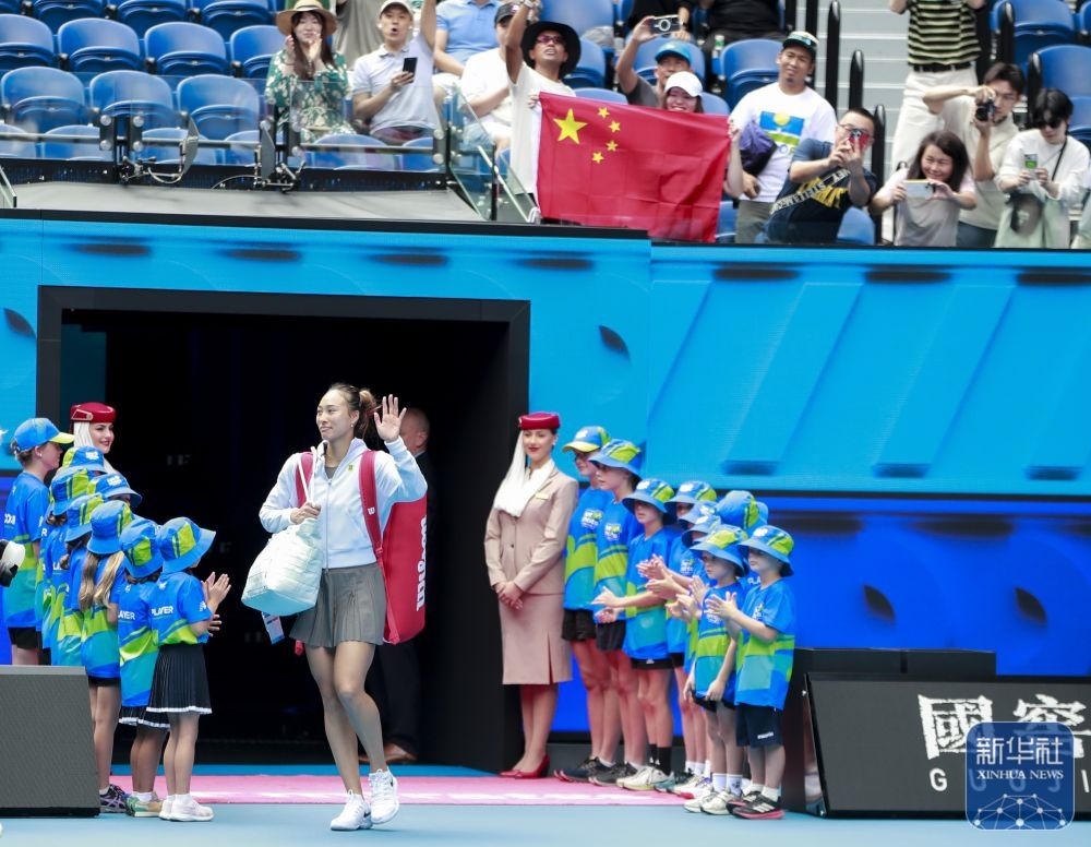 ↑鄭欽文在比賽前入場。新華社記者 馬平 攝