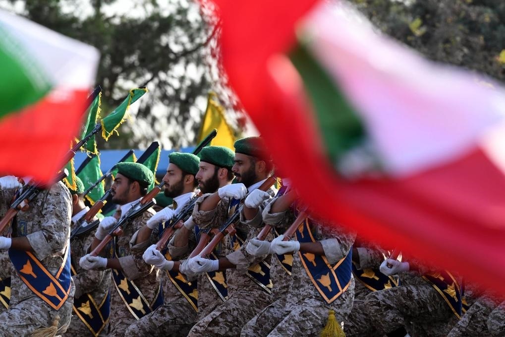 2024年9月21日，伊朗軍人在首都德黑蘭參加閱兵式。新華社記者沙達(dá)提攝