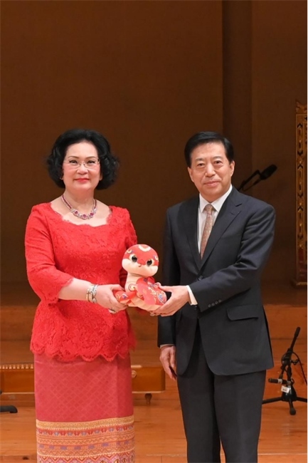 中國駐泰國大使韓志強與國際奧委會委員、泰國愛樂樂團董事會主席坤仁帕塔瑪共同出席音樂會。主辦方供圖