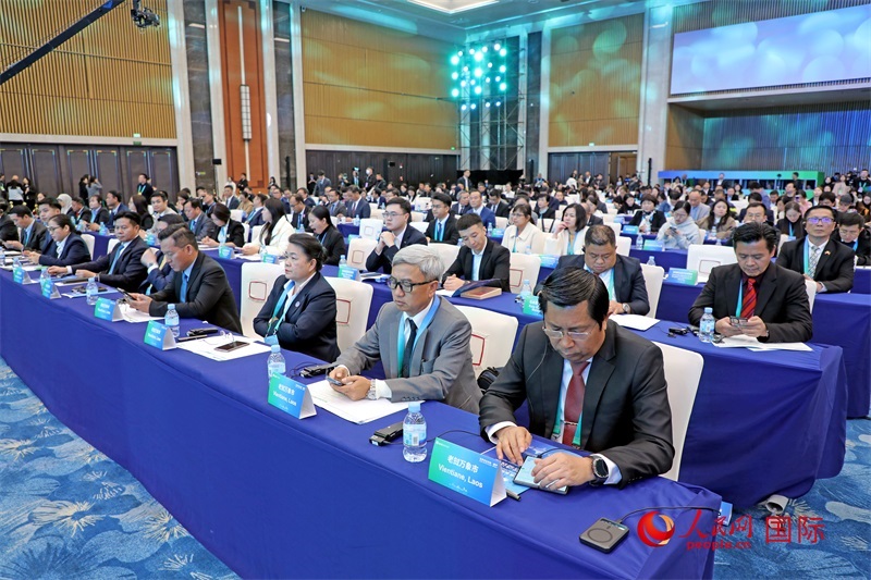 這是1月16日在南寧國際會(huì)展中心拍攝的“世界市長對(duì)話·南寧”活動(dòng)現(xiàn)場(chǎng)。人民網(wǎng)記者 趙益普攝