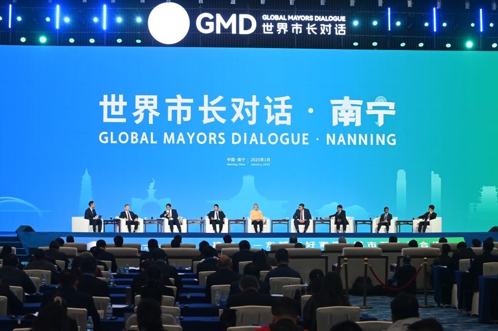 這是1月16日在南寧國(guó)際會(huì)展中心拍攝的“世界市長(zhǎng)對(duì)話·南寧”活動(dòng)現(xiàn)場(chǎng)。新華社記者 陸波岸 攝