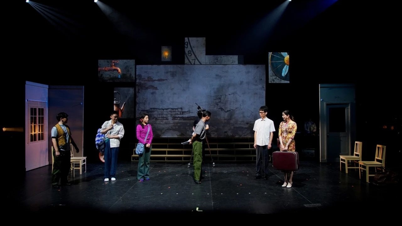 話劇《布吉出租屋》劇照。中國國家話劇院供圖