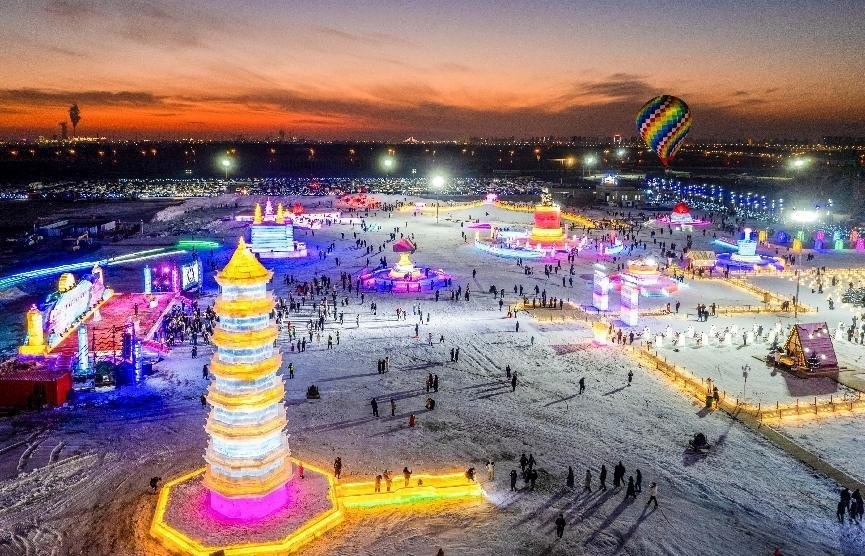 第四屆呼和浩特歡樂冰雪節(jié)活動(dòng)現(xiàn)場(chǎng)。丁根厚攝