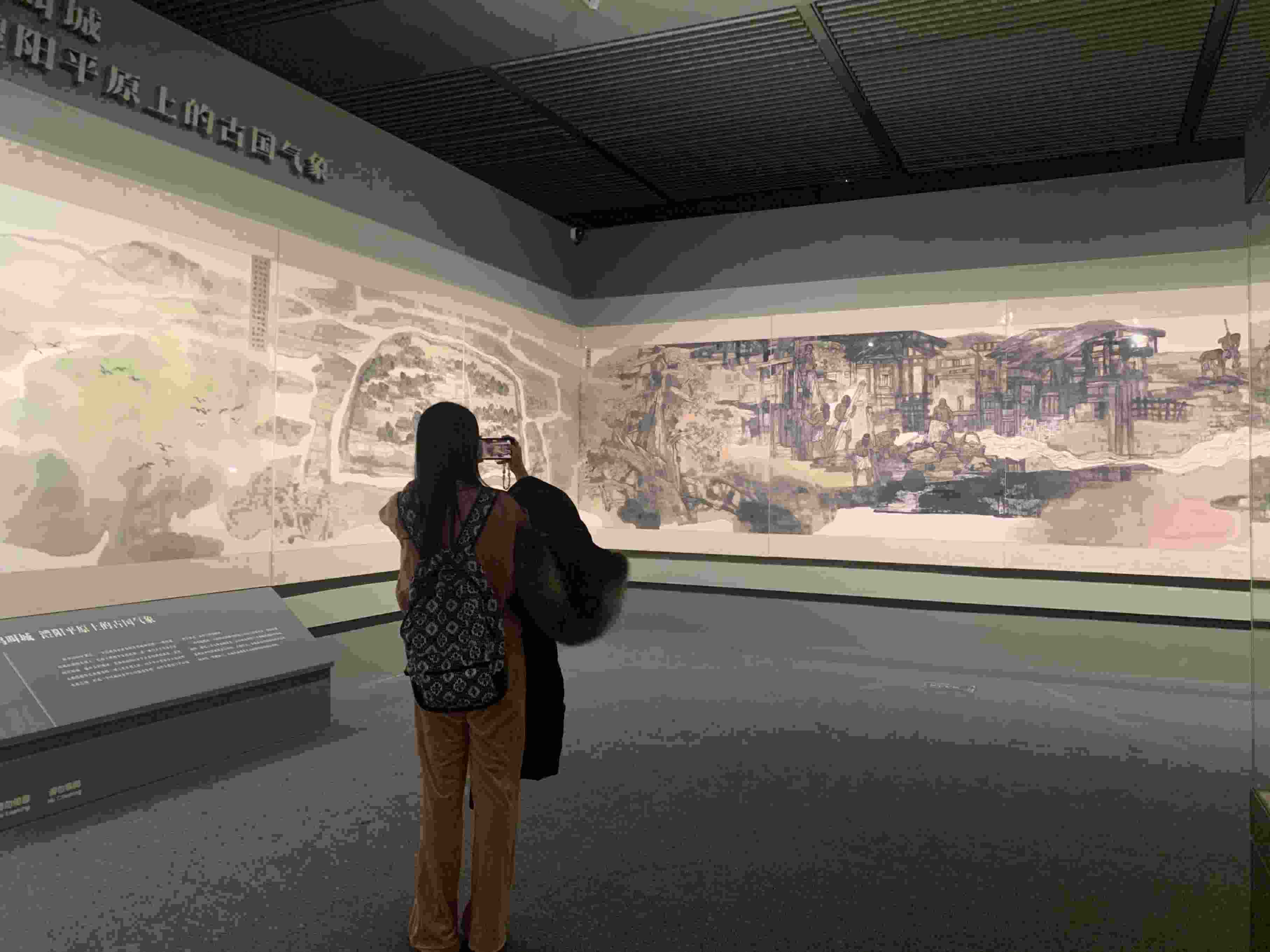 觀眾正在參觀展覽。國博供圖