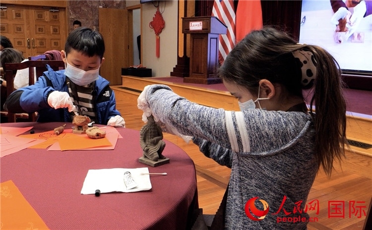 “我是文物修復(fù)師”活動(dòng)環(huán)節(jié)。李鑫江攝