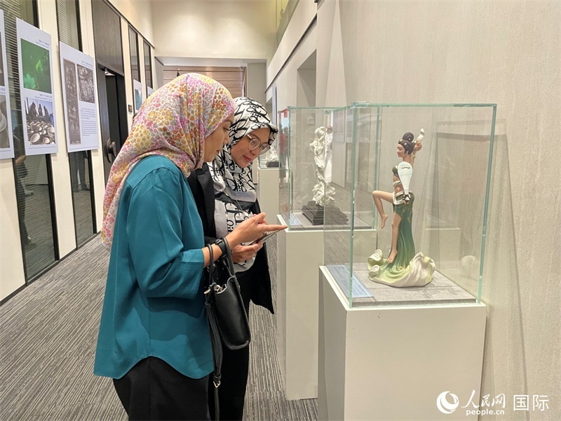 觀眾在參觀展覽。 人民網(wǎng)記者 劉慧攝