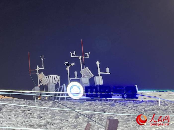 園區(qū)內(nèi)九要素自動氣象觀測站。人民網(wǎng) 高清揚(yáng)攝