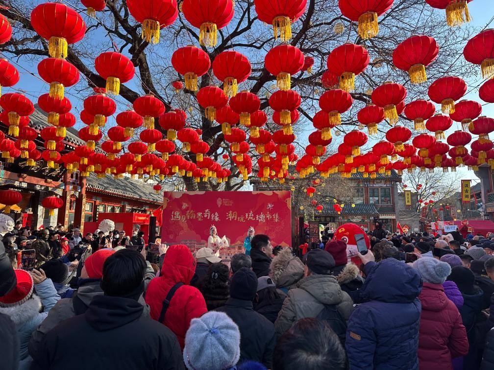 1月29日，市民游客在北京廠甸廟會感受濃濃年味。新華社記者 楊淑君 攝