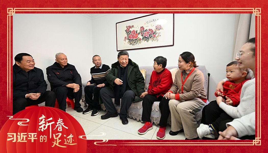 2025年1月23日，農(nóng)歷新年前夕，習(xí)近平總書記在遼寧沈陽(yáng)大東區(qū)長(zhǎng)安街道長(zhǎng)安小區(qū)考察時(shí)，走進(jìn)居民郎素蘭家中看望。