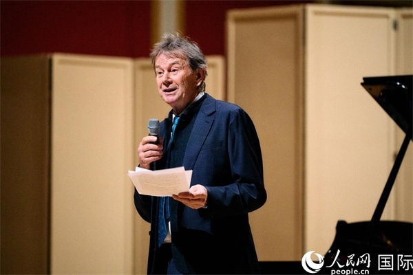 英中了解協(xié)會(huì)會(huì)長(zhǎng)邁克爾·伍德致辭。 楊浩鵬攝