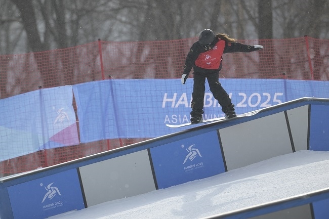 2月8日，張小楠在比賽中。新華社記者 楊冠宇攝