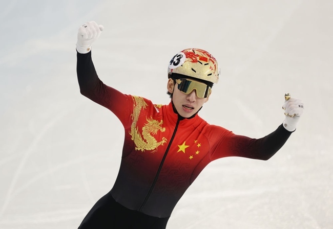 2月8日，林孝埈慶祝奪冠。新華社記者 黃偉 攝