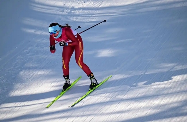 2月9日，中國(guó)隊(duì)選手巴亞尼·加林在比賽中。新華社記者 張龍攝