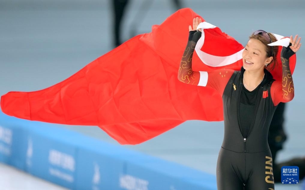 2月10日，楊濱瑜在賽后慶祝。新華社記者 王建威 攝