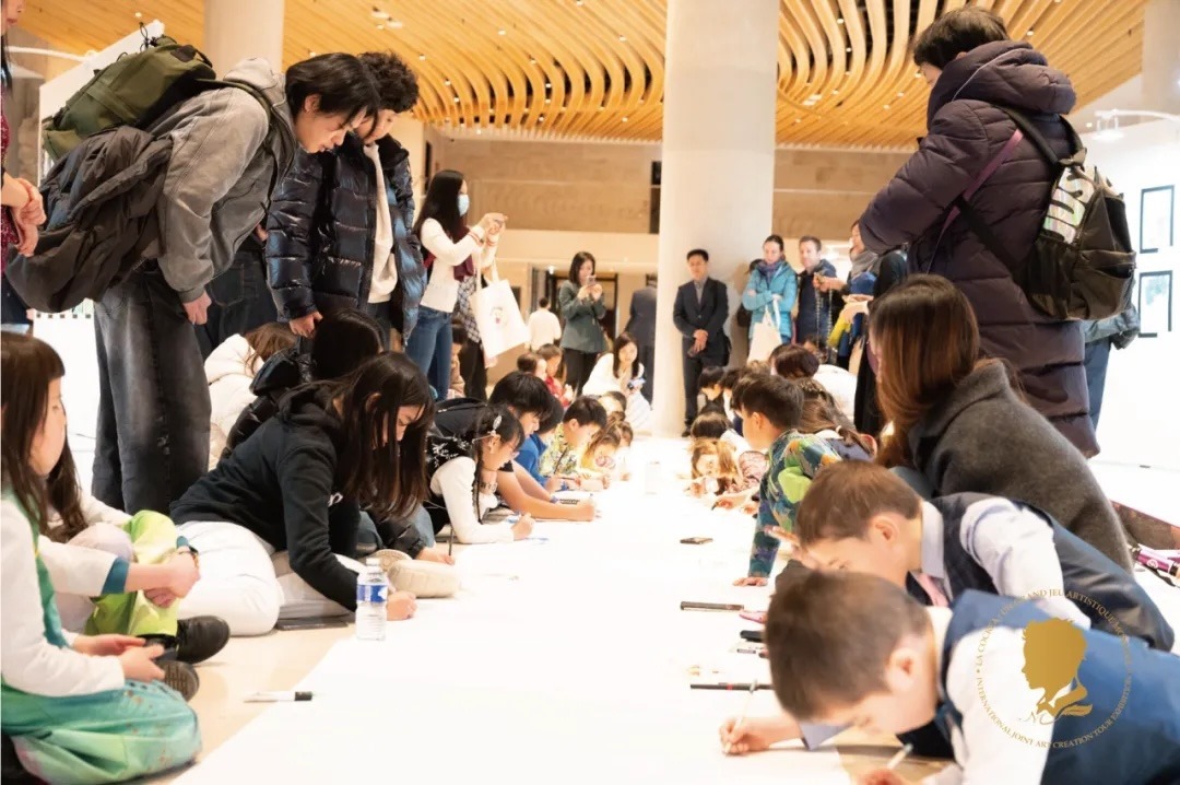 第三屆國(guó)際藝術(shù)聯(lián)創(chuàng)聯(lián)展盛大開(kāi)幕。法中交流促進(jìn)會(huì)供圖