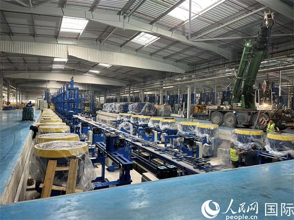 森麒麟輪胎在科技城的工廠車間。人民網(wǎng)記者 黃培昭攝