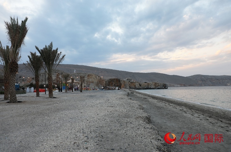 圖為阿曼穆桑代姆一處海灘公園。人民網(wǎng)記者 沈小曉攝