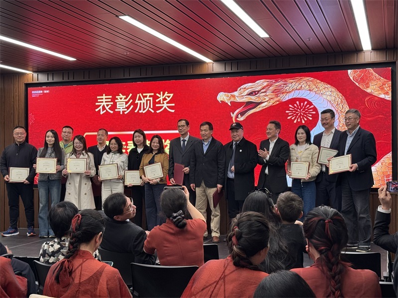 年會(huì)表彰優(yōu)秀中資企業(yè)。主辦方提供