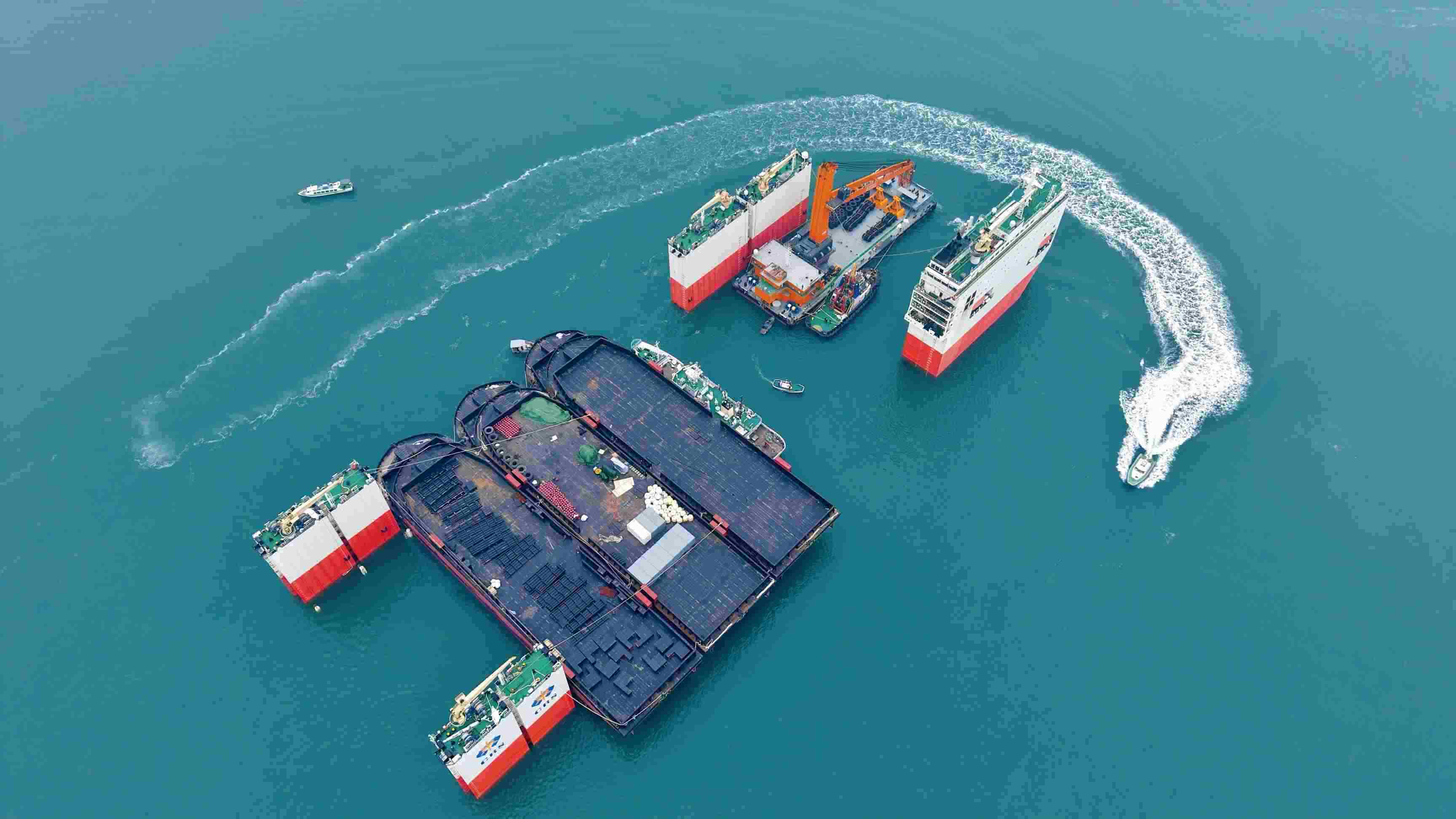 “華瑞龍”輪裝載13艘船舶前往幾內(nèi)亞。受訪方供圖