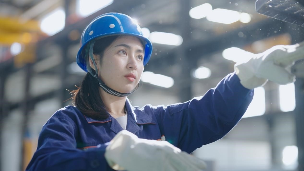 老中鐵路有限公司萬象運營管理中心機輛車間希達在工作中。老中鐵路有限公司供圖