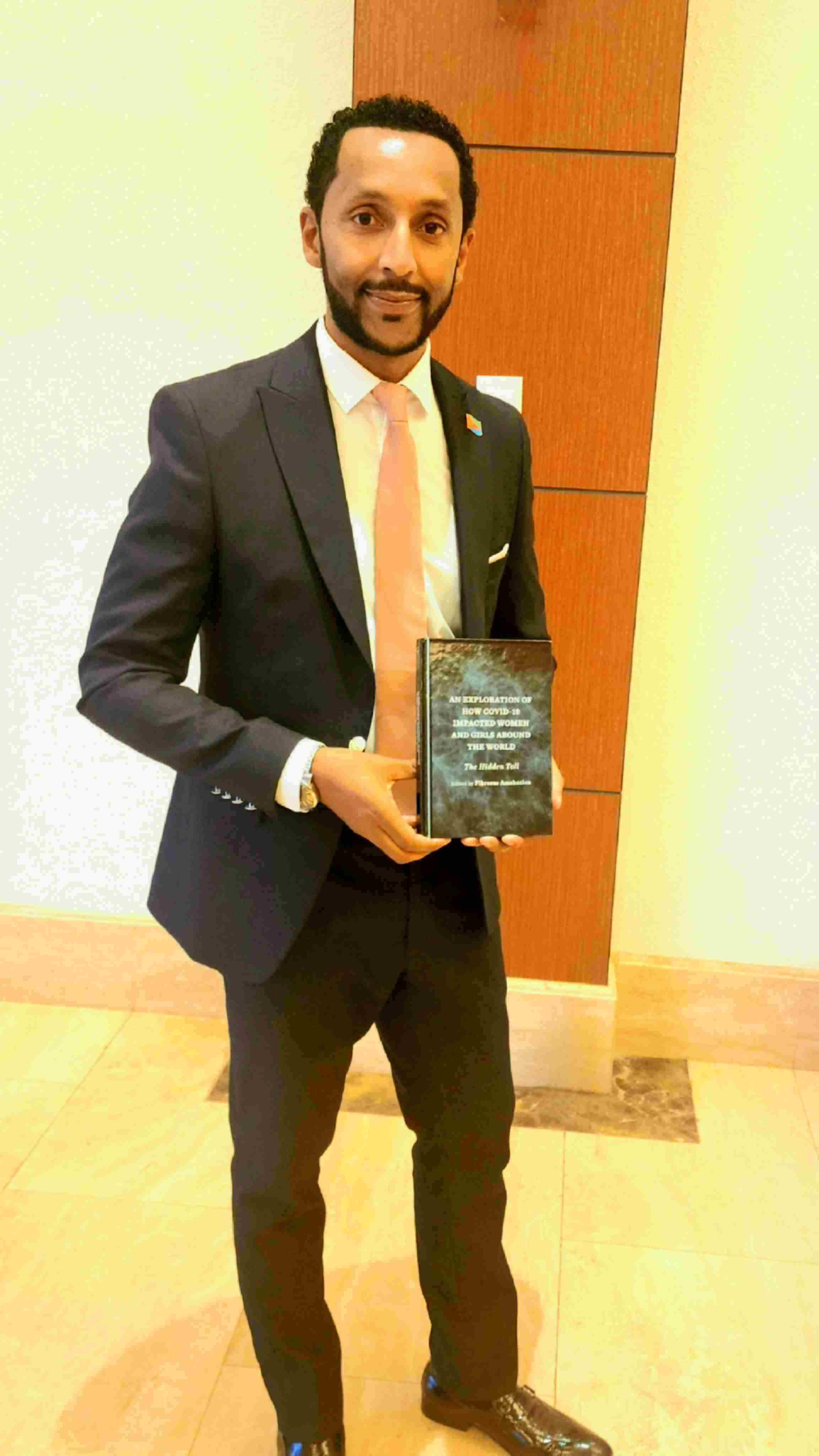 厄立特里亞戰(zhàn)略研究中心研究員、知名作家學(xué)者菲克雷耶蘇斯。圖片由受訪者提供