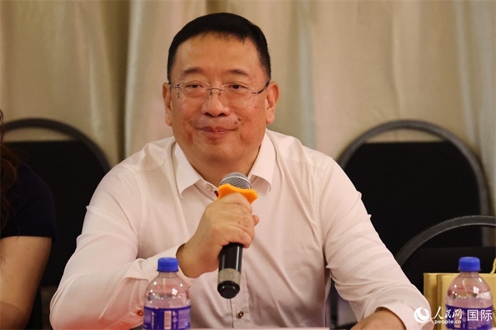 巴西文協(xié)主席上官建峰在座談會(huì)上致辭。人民網(wǎng)記者 陳海琪攝