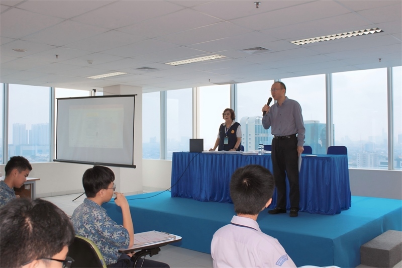 王思平參贊考前致辭。印尼雅加達華文教育協(xié)調(diào)機構(gòu)供圖