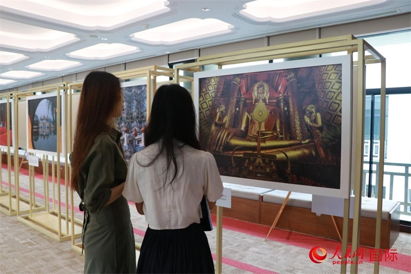 “遇見(jiàn)”攝影展現(xiàn)場(chǎng)。朱瀟逸攝