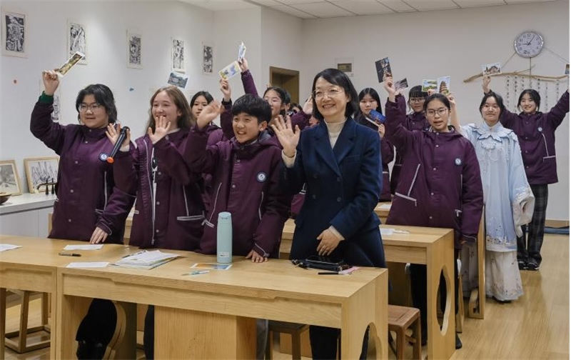 匡園初步部校長鐘演發(fā)言。