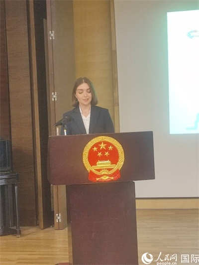 意方學生代表白綺花發(fā)言。人民網(wǎng)記者 鄭彬攝