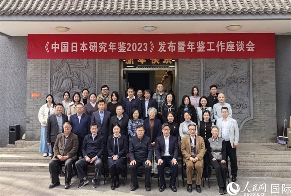 部分與會(huì)嘉賓合影留念。人民網(wǎng)記者 陳建軍攝