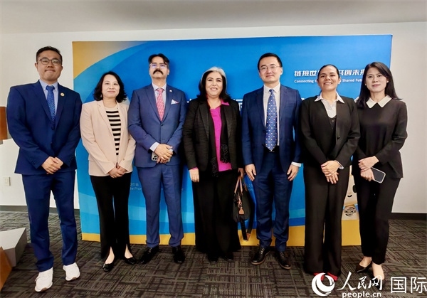 與會(huì)嘉賓合影。