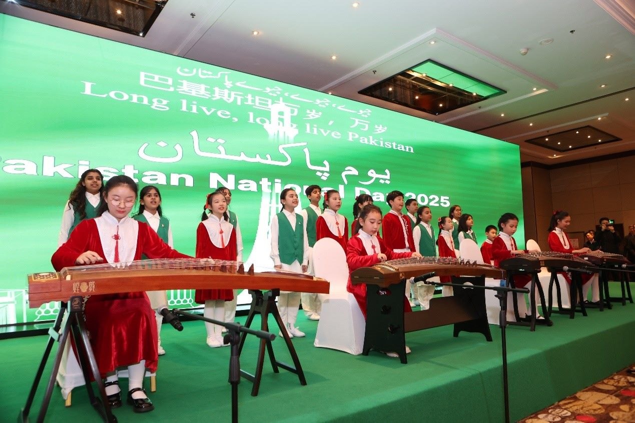 中巴兩國學(xué)生演出。巴基斯坦駐華大使館供圖