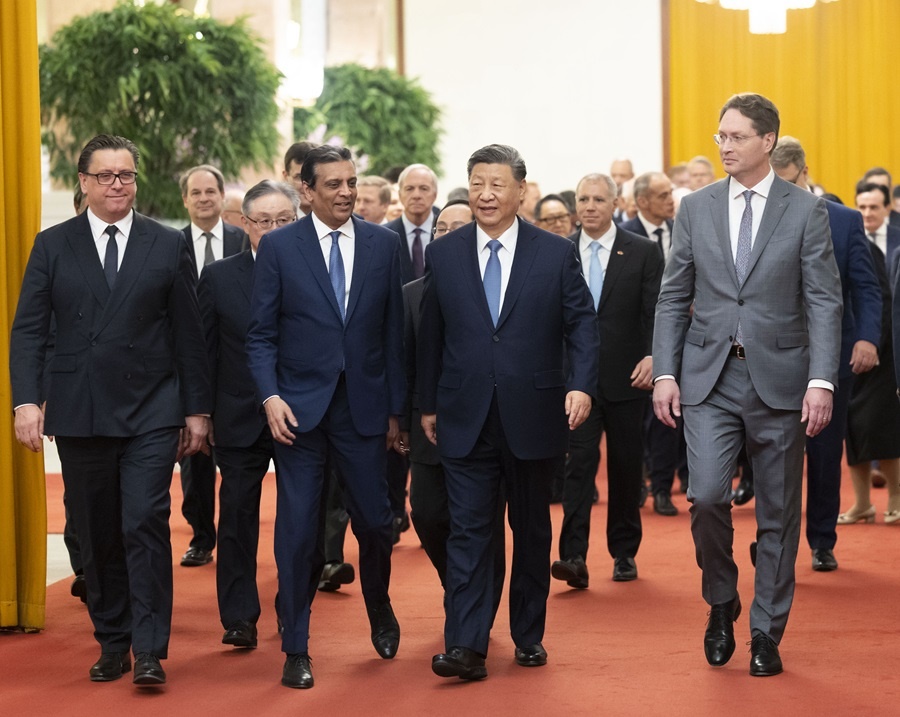 △3月28日上午，國家主席習近平在北京人民大會堂會見國際工商界代表。