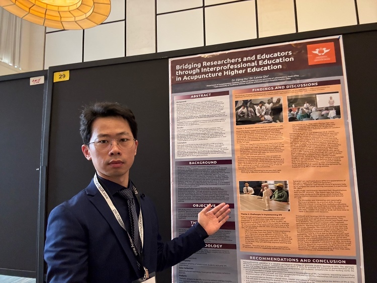 胡紫景醫(yī)生在國(guó)際針灸學(xué)術(shù)會(huì)議中。約翰內(nèi)斯堡大學(xué)供圖