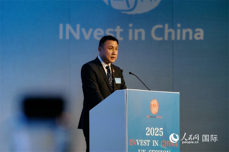 中國(guó)商務(wù)部外資司司長(zhǎng)朱冰發(fā)表致辭。楊浩鵬攝