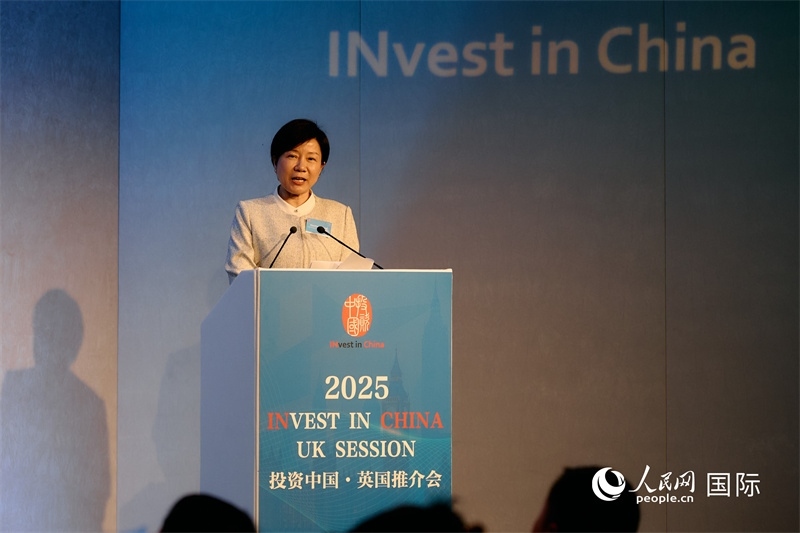 湖南省商務(wù)廳廳長(zhǎng)龍小紅做商務(wù)工作情況推介。楊浩鵬攝。