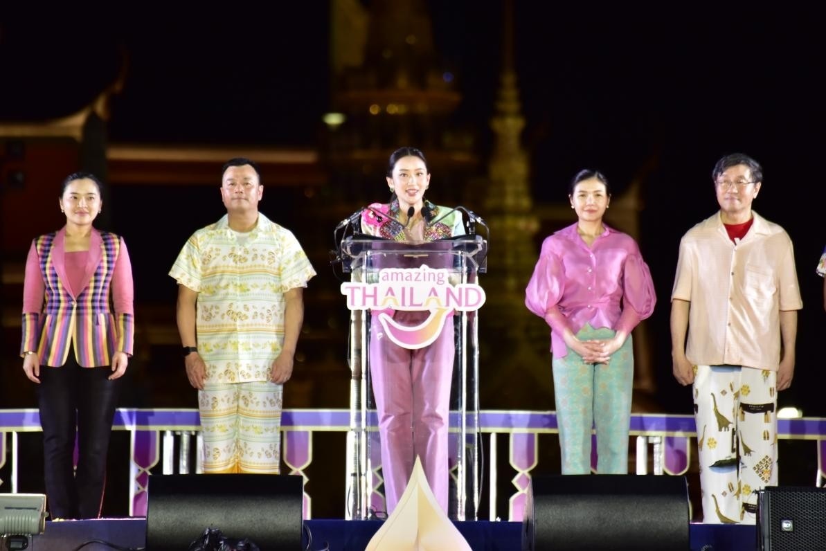 泰國總理佩通坦·欽那瓦宣布泰國潑水節(jié)慶?；顒诱絾印Ｌ﹪鴩衣糜尉止﹫D