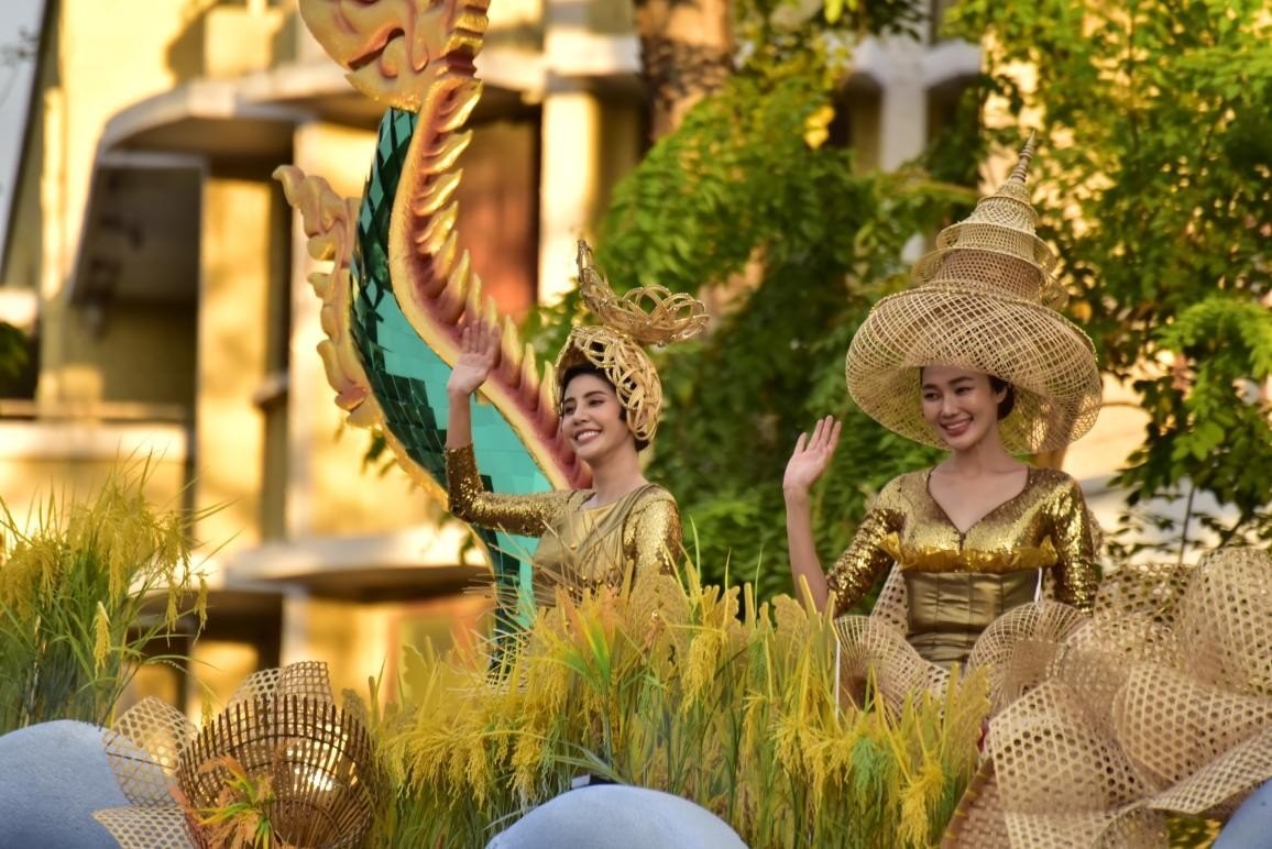 “祝福之河”花車以神龍形象象征水的神圣與豐饒，寓意祈福納祥。泰國國家旅游局供圖