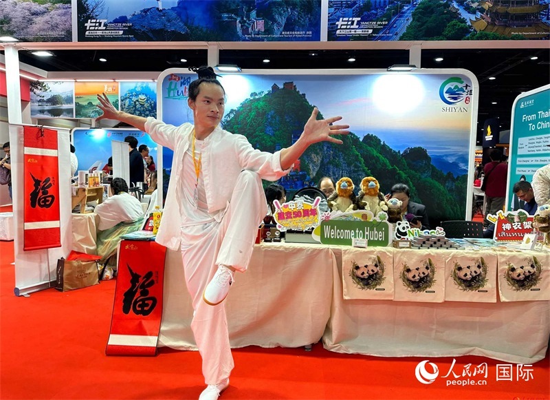 中國(guó)武當(dāng)功夫走進(jìn)東南亞，以精湛的武藝和飄逸的身姿詮釋中國(guó)武術(shù)的精髓。人民網(wǎng)記者 簡(jiǎn)承淵攝