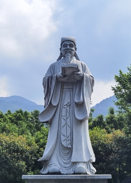 位于南平的朱熹石雕塑像。圖片來源：視覺中國