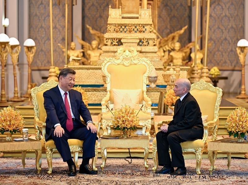 4月17日，柬埔寨國王西哈莫尼同習(xí)近平主席在金邊王宮舉行會(huì)見。