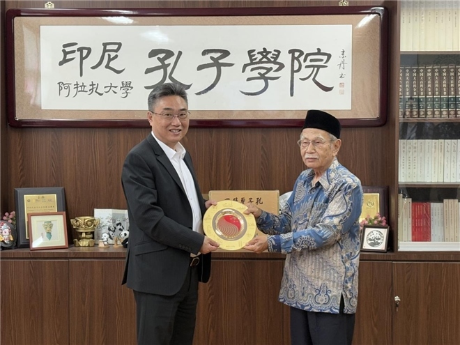 雙方交換禮物?；顒?dòng)主辦方供圖