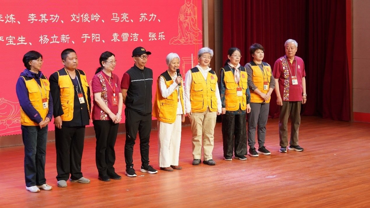 服務滿二十年志愿者代表發(fā)表感言。故宮博物院供圖