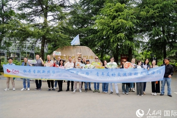 4月21日，人民網(wǎng)“一帶一路”青年友好交流活動(dòng)走進(jìn)洛陽(yáng)。人民網(wǎng)記者 魯揚(yáng)攝