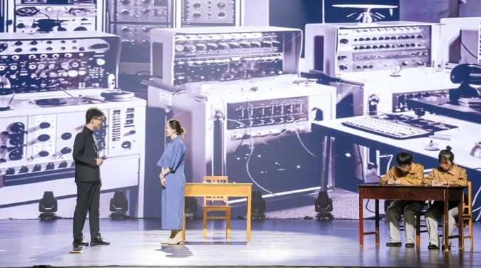 第二屆弘揚“兩彈一星”精神話劇大賽決賽現(xiàn)場。學(xué)校供圖